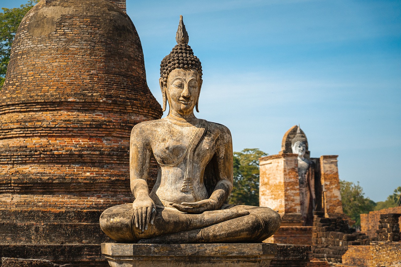 Trips to Thailand: The Ultimate Guide to Exploring Thailand with Friends