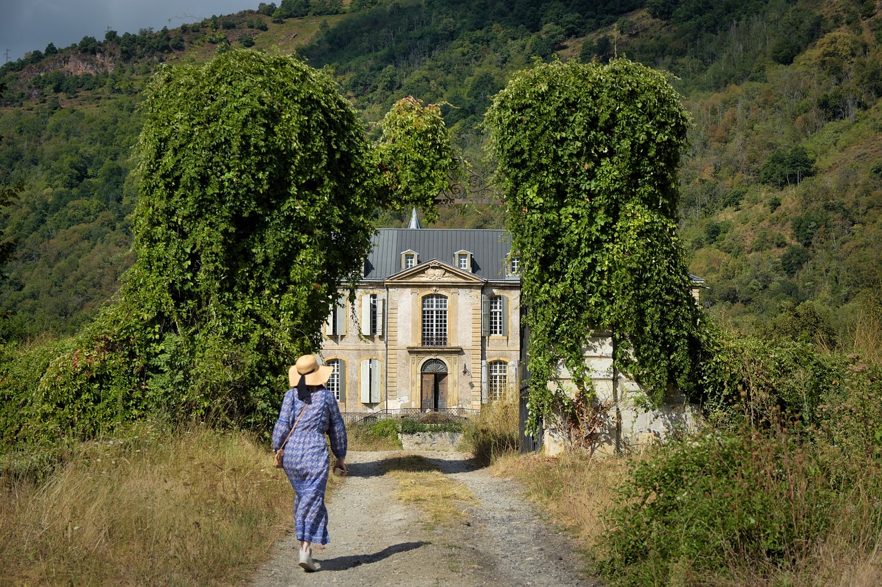 Famous Historical Places to Visit in France with Friends and Family