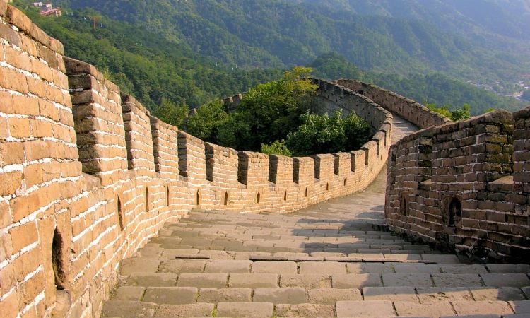 china small group tours vs private tours